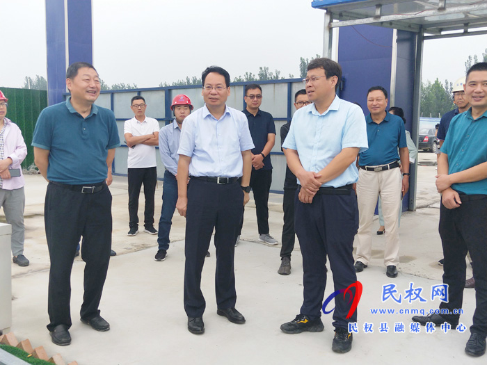 县委常委、常务副县长李启峰查看我县重点项目建设及安全生产工作 县委常委、常务副县长李启峰查看我县重点项目建设及安全生产工作
