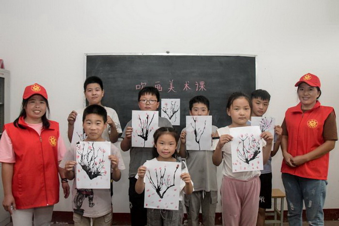 人和镇开展“圆梦工程”文化志愿者活动 人和镇开展“圆梦工程”文化志愿者活动