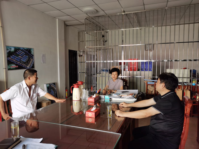 县人大常委会主任周燕走访企业 县人大常委会主任周燕走访企业