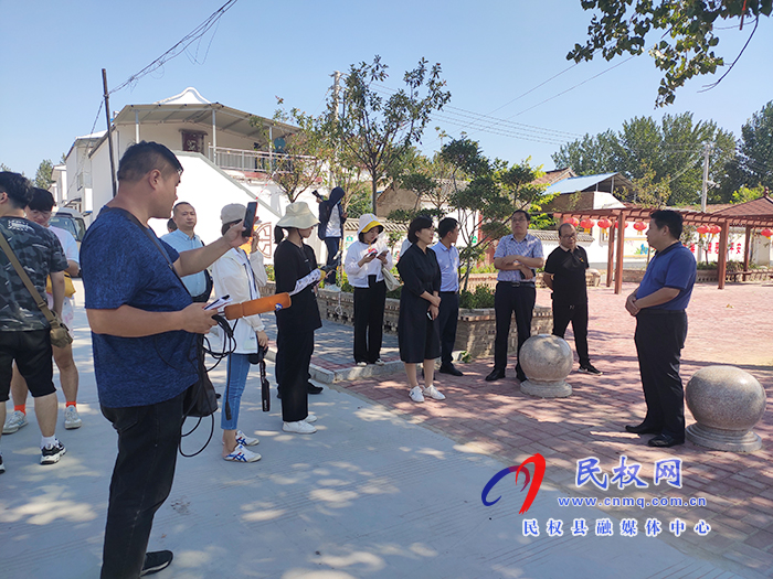 “农媒总编走基层 乡村振兴中原行”采访团到我县部分乡镇进行采风 “农媒总编走基层 乡村振兴中原行”采访团到我县部分乡镇进行采风