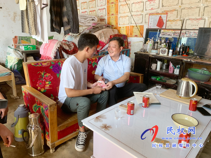 爱心企业慰问高考学子 爱心企业慰问高考学子