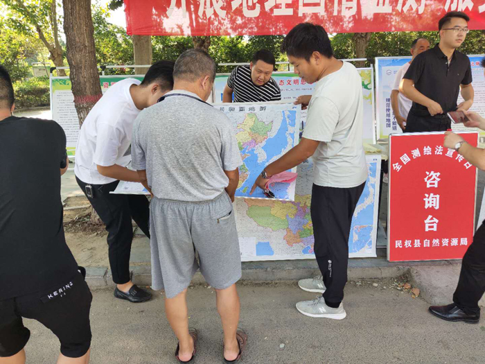 县规划中心积极开展“全国测绘法宣传日”活动 县规划中心积极开展“全国测绘法宣传日”活动