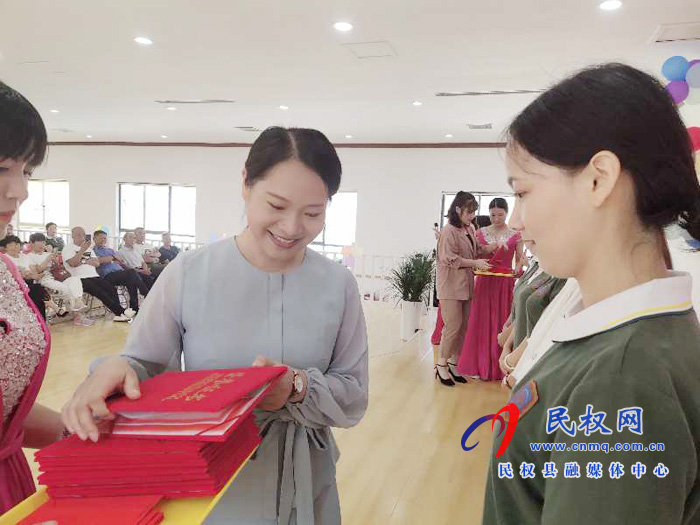 民东新区实验幼儿园召开教师节表彰大会 民东新区实验幼儿园召开教师节表彰大会