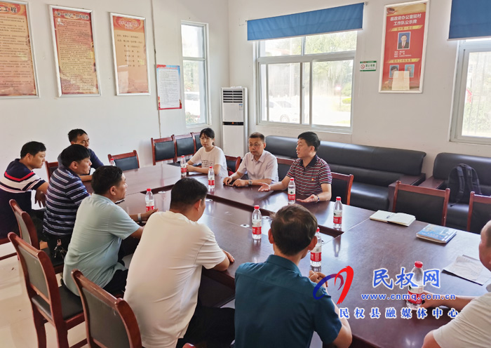 县委常委、副县长房季在史村铺村组织召开海关总署选调生接受学习锻炼座谈会 县委常委、副县长房季在史村铺村组织召开海关总署选调生接受学习锻炼座谈会
