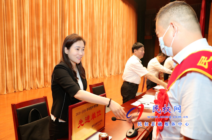 我县举行庆祝第36个教师节暨教育体育工作表彰大会 我县举行庆祝第36个教师节暨教育体育工作表彰大会