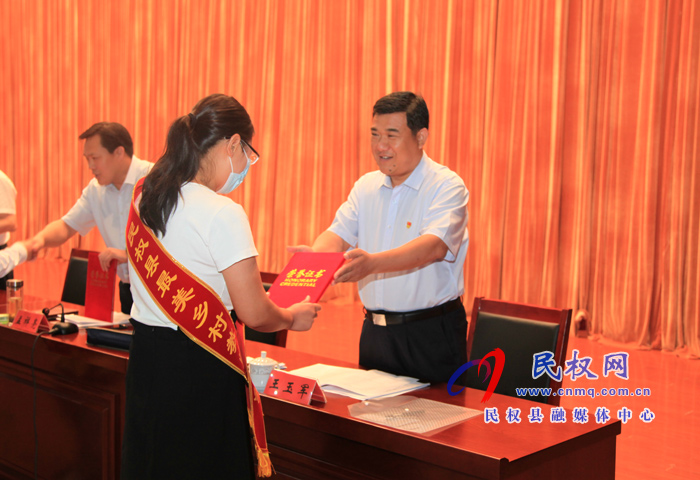 我县举行庆祝第36个教师节暨教育体育工作表彰大会 我县举行庆祝第36个教师节暨教育体育工作表彰大会