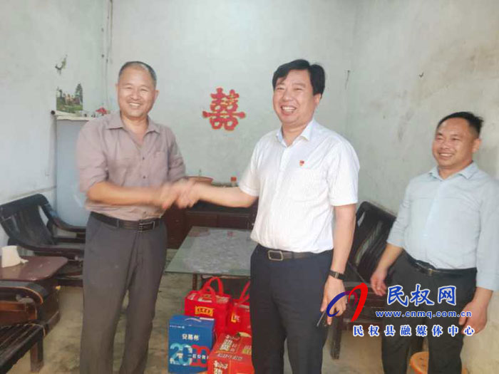 老颜集乡慰问老教师 老颜集乡慰问老教师