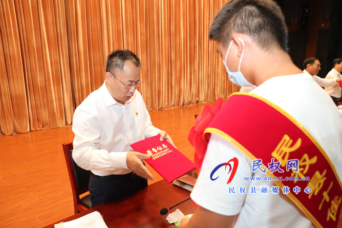 我县举行庆祝第36个教师节暨教育体育工作表彰大会 我县举行庆祝第36个教师节暨教育体育工作表彰大会