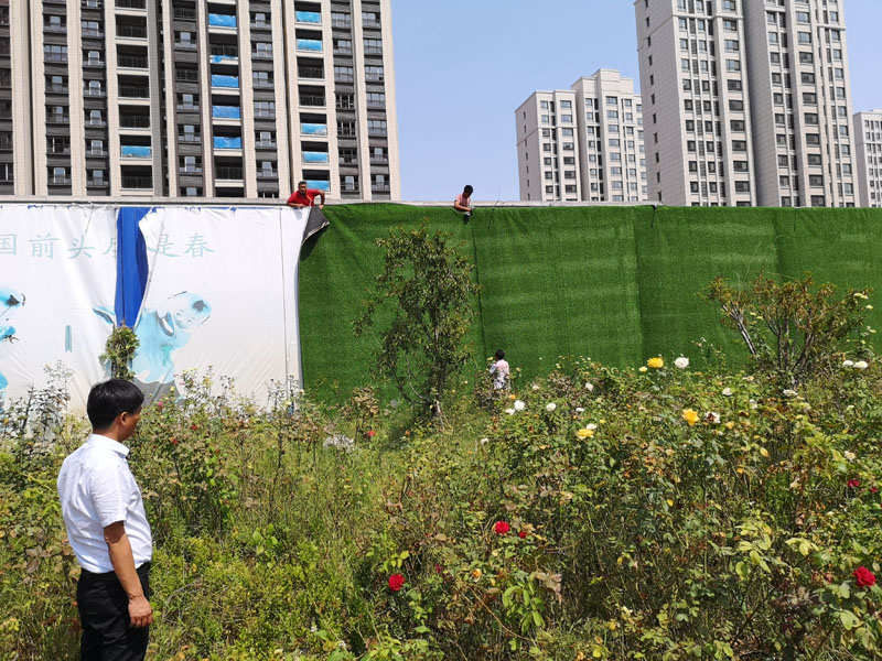 县住建局持续开展环境卫生整治行动营造整洁生活环境