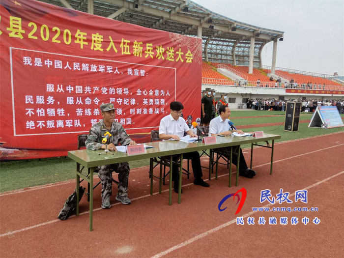 我县欢送200余名新兵入伍 我县欢送200余名新兵入伍