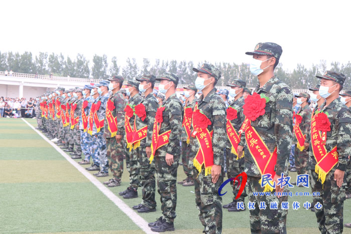 我县欢送200余名新兵入伍 我县欢送200余名新兵入伍