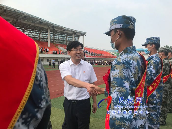 我县欢送200余名新兵入伍 我县欢送200余名新兵入伍