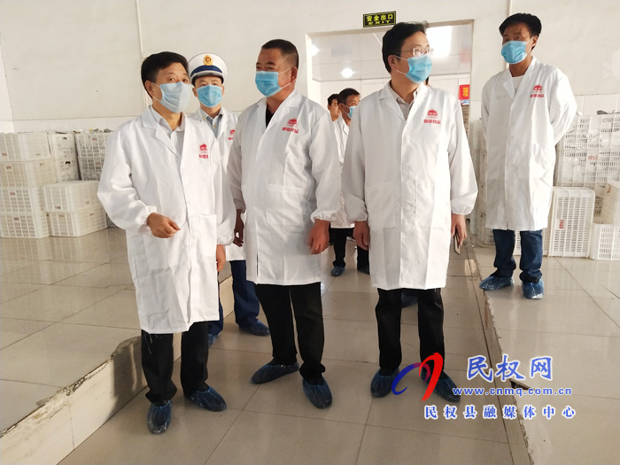 县领导陈鸿志查看我县食品企业安全生产和学校食堂安全工作 县领导陈鸿志查看我县食品企业安全生产和学校食堂安全工作