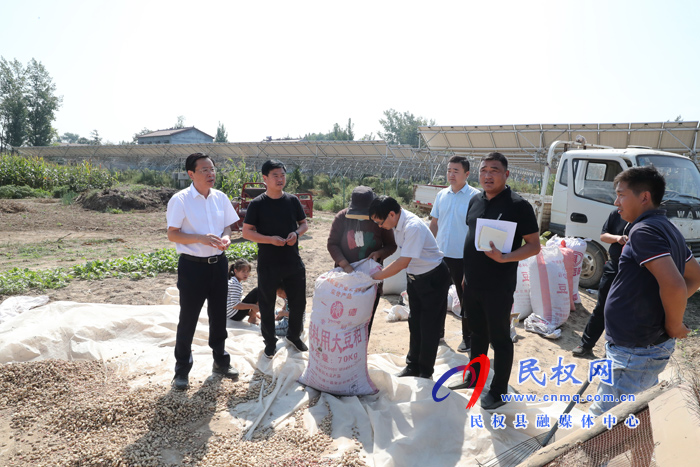 市人大常委会副主任、县委书记姬脉常到白云寺镇调研脱贫攻坚工作 市人大常委会副主任、县委书记姬脉常到白云寺镇调研脱贫攻坚工作