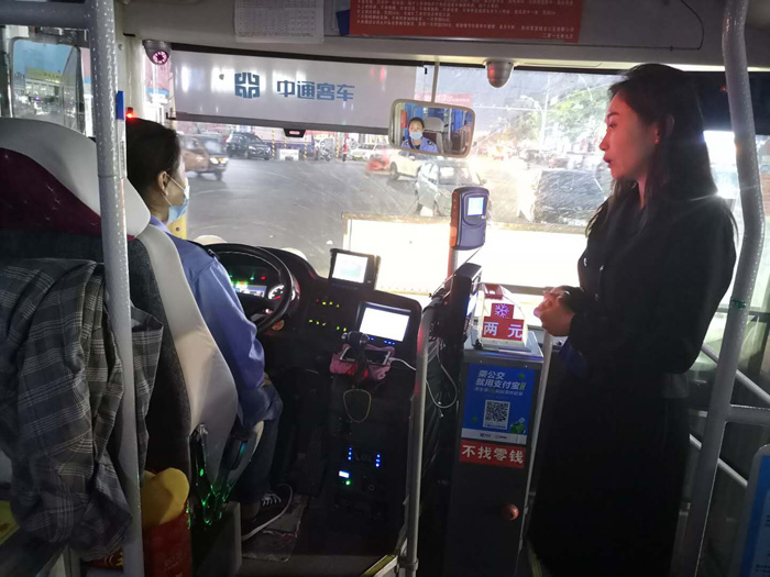 副县长朱琳走访慰问坚守一线的交通劝导志愿者 副县长朱琳走访慰问坚守一线的交通劝导志愿者