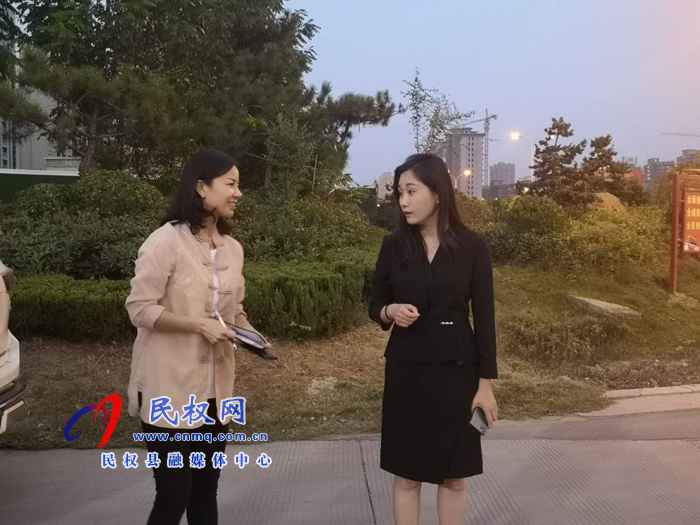 副县长朱琳明察暗访志愿者在岗情况 副县长朱琳明察暗访志愿者在岗情况