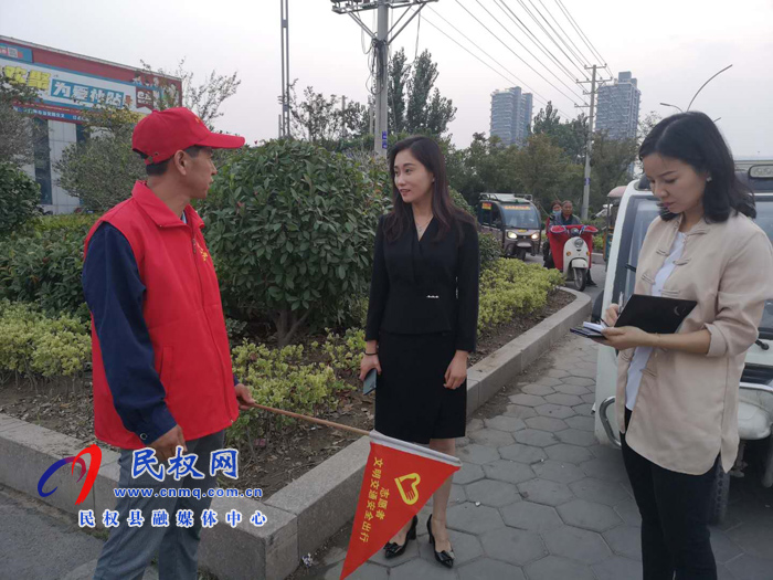副县长朱琳明察暗访志愿者在岗情况 副县长朱琳明察暗访志愿者在岗情况