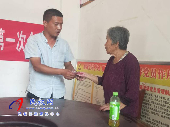 褚庙乡九股柳村:发放土地流转金村民吃下“定心丸” 褚庙乡九股柳村:发放土地流转金村民吃下“定心丸”