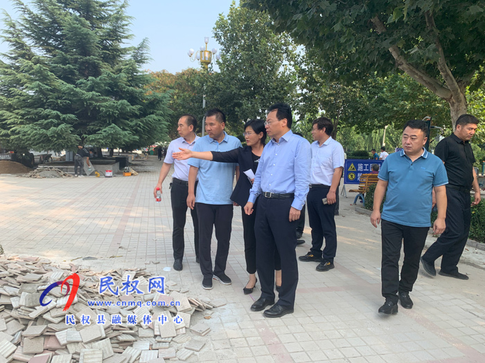 县委常委、常务副县长李启峰督导我县创建全国文明城工作 县委常委、常务副县长李启峰督导我县创建全国文明城工作