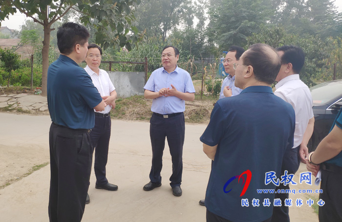 市委常委、常务副市长吴祖明到龙塘镇开展“三五”基层工作日活动