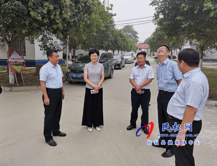 县人大常委会主任周燕到花园乡调研创文工作 县人大常委会主任周燕到花园乡调研创文工作