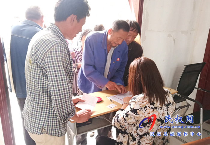 白云寺镇:贫困户喜领分红迎中秋 白云寺镇:贫困户喜领分红迎中秋