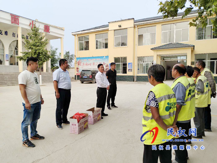 花园乡:中秋慰问环卫工人真情传递节日问候 花园乡:中秋慰问环卫工人真情传递节日问候