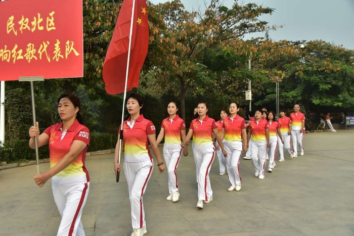 民权县总工会组织开展“不忘初心、喜迎双节、万步有约”健走活动 民权县总工会组织开展“不忘初心、喜迎双节、万步有约”健走活动