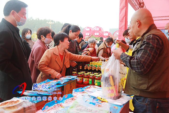 商丘市结对帮扶民权消费扶贫展销会暨现场签约仪式活动在我县举行 商丘市结对帮扶民权消费扶贫展销会暨现场签约仪式活动在我县举行