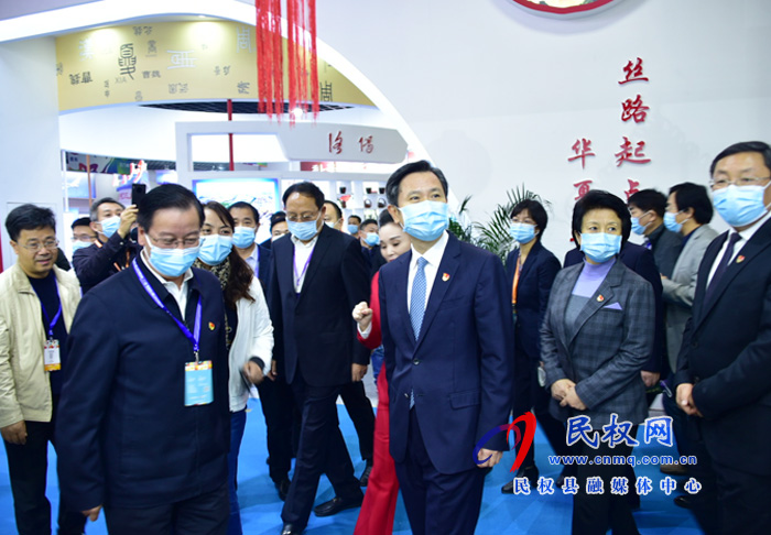 省委常委、宣传部长江凌一行来到中原文博会商丘展区参观 省委常委、宣传部长江凌一行来到中原文博会商丘展区参观