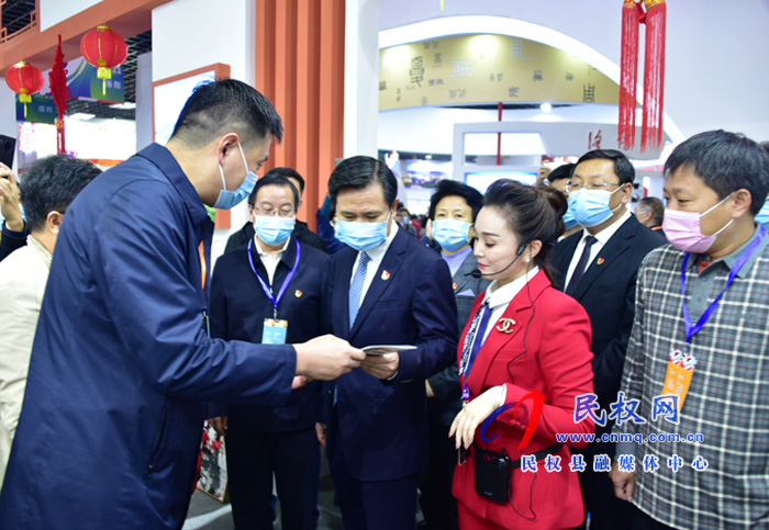 省委常委、宣传部长江凌一行来到中原文博会商丘展区参观 省委常委、宣传部长江凌一行来到中原文博会商丘展区参观