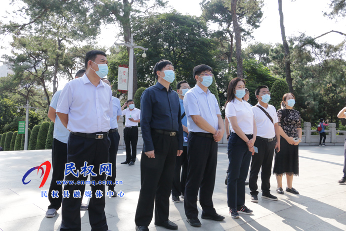 县委副书记、县长张团结带队开展缅怀先烈、重温入党誓词活动 县委副书记、县长张团结带队开展缅怀先烈、重温入党誓词活动