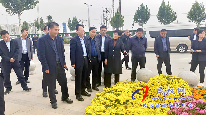 县委常委、常务副县长李启峰查看文明城创建工作情况 县委常委、常务副县长李启峰查看文明城创建工作情况