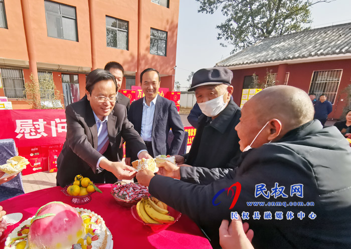 市人大常委会副主任、县委书记姬脉常重阳节前夕慰问敬老院老人及百岁老人 市人大常委会副主任、县委书记姬脉常重阳节前夕慰问敬老院老人及百岁老人