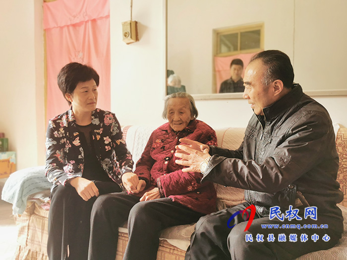 县人大常委会主任周燕走访慰问百岁老人 县人大常委会主任周燕走访慰问百岁老人