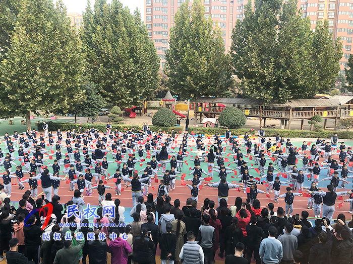 民东新区实验幼儿园举行秋季亲子趣味运动会 民东新区实验幼儿园举行秋季亲子趣味运动会
