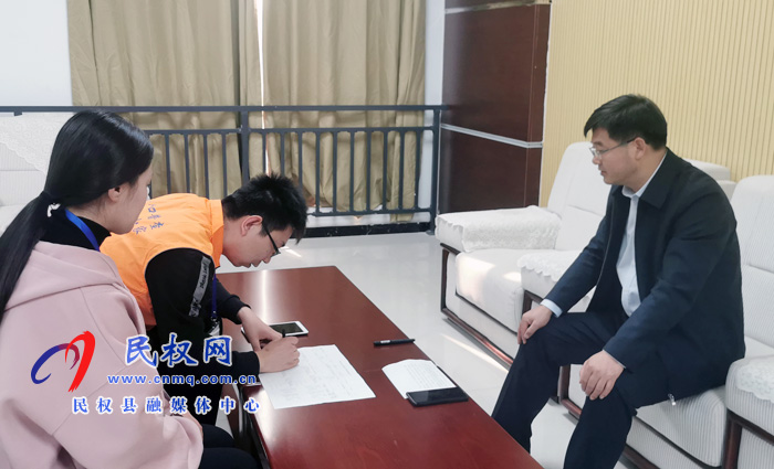 市人大常委会副主任、县委书记姬脉常,县委副书记、县长张团结接受第七次全国人口普查登记 市人大常委会副主任、县委书记姬脉常,县委副书记、县长张团结接受第七次全国人口普查登记