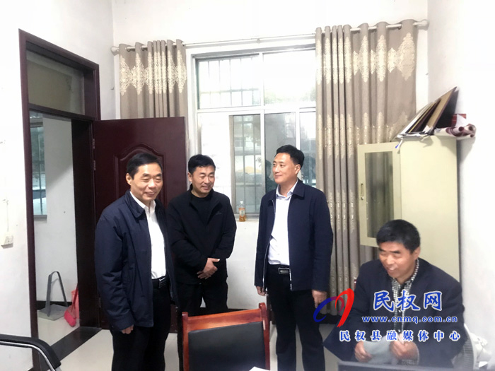 县委常委、组织部长何玉明到褚庙乡督导脱贫攻坚工作 县委常委、组织部长何玉明到褚庙乡督导脱贫攻坚工作