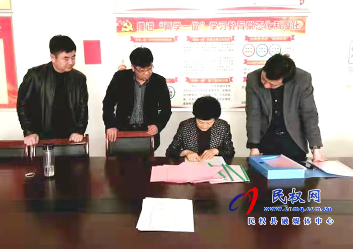 县人大常委会主任周燕到老颜集乡督导脱贫攻坚工作 县人大常委会主任周燕到老颜集乡督导脱贫攻坚工作