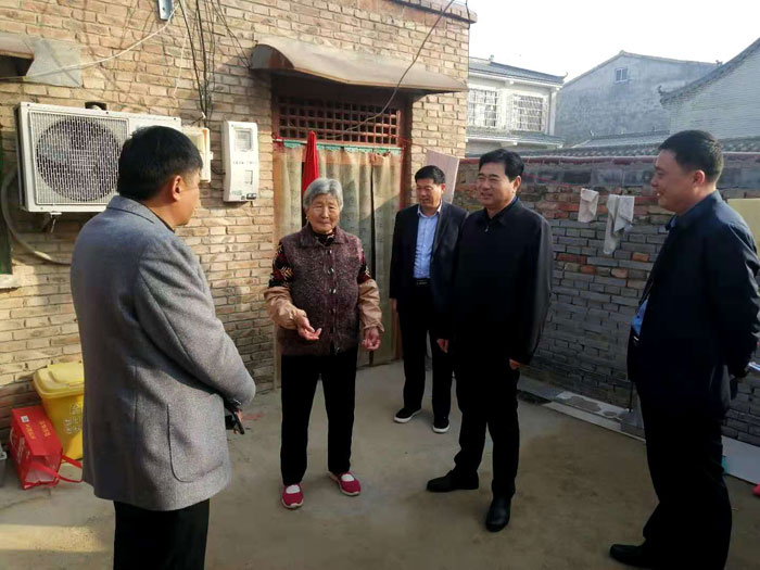 县政府党组成员、政府办公室主任薛坤组织全体帮扶干部到联系村史村铺村开展帮扶工作 县政府党组成员、政府办公室主任薛坤组织全体帮扶干部到联系村史村铺村开展帮扶工作