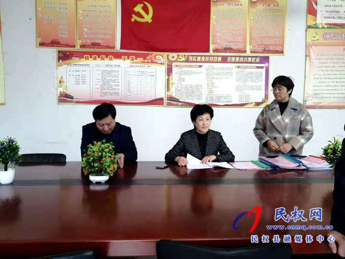 县人大常委会主任周燕到老颜集乡督导脱贫攻坚工作 县人大常委会主任周燕到老颜集乡督导脱贫攻坚工作
