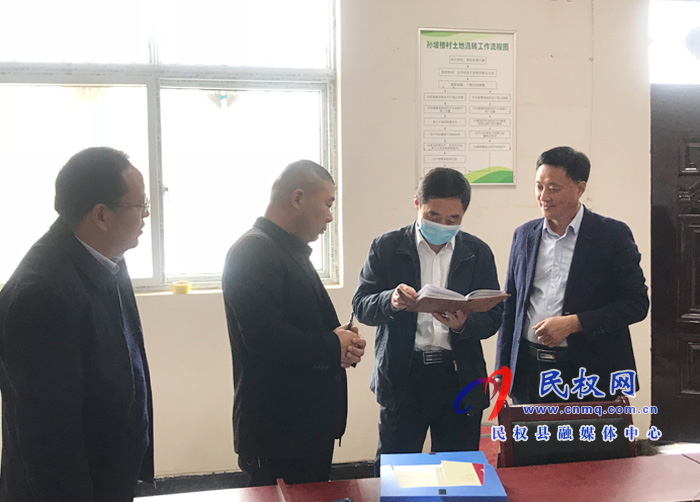 县委常委、组织部长何玉明到褚庙乡督导脱贫攻坚工作 县委常委、组织部长何玉明到褚庙乡督导脱贫攻坚工作