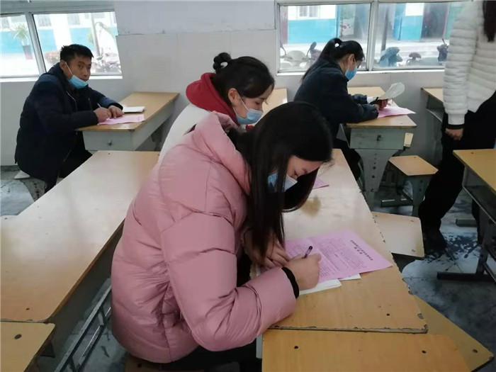 民权县第三小学召开本学年首次家长会 民权县第三小学召开本学年首次家长会