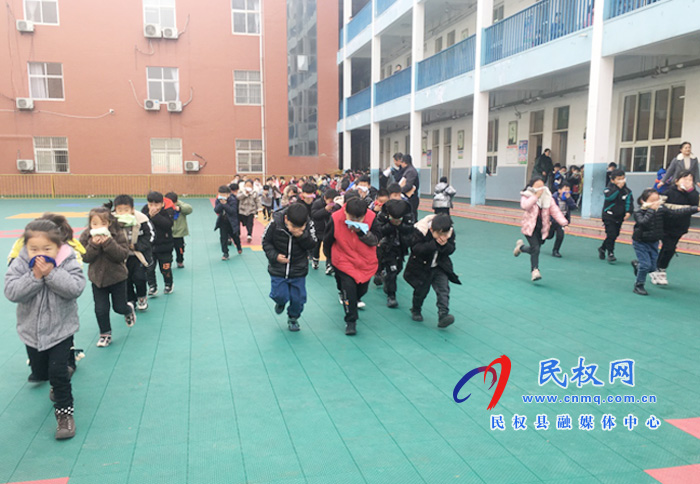 民权县民族学校举行消防应急疏散演练活动 民权县民族学校举行消防应急疏散演练活动