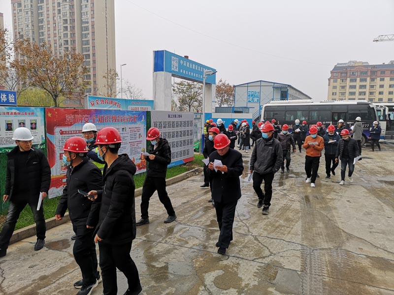 县住建局组织建筑工地扬尘治理观摩评比