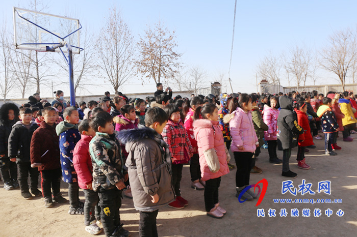 县委常委、副县长房季到白云寺镇参加阿里巴巴公益芒果V基金“快乐开学包”捐赠仪式 县委常委、副县长房季到白云寺镇参加阿里巴巴公益芒果V基金“快乐开学包”捐赠仪式