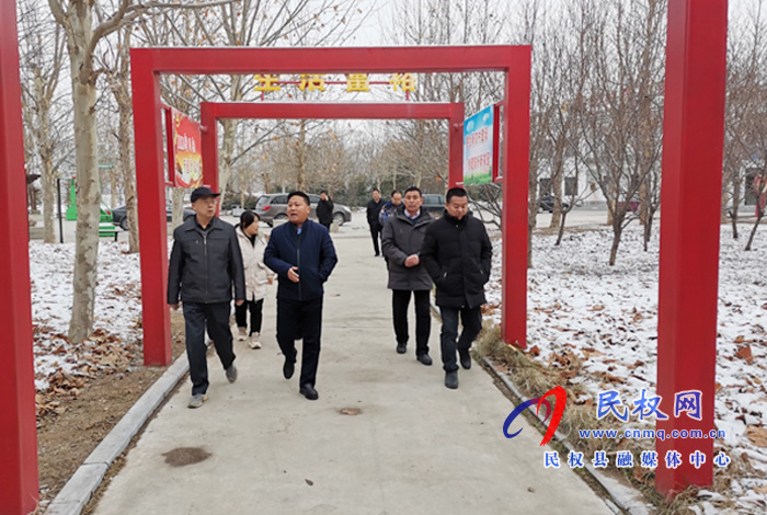省林业局一行到花园乡查看森林乡村建设工作 省林业局一行到花园乡查看森林乡村建设工作