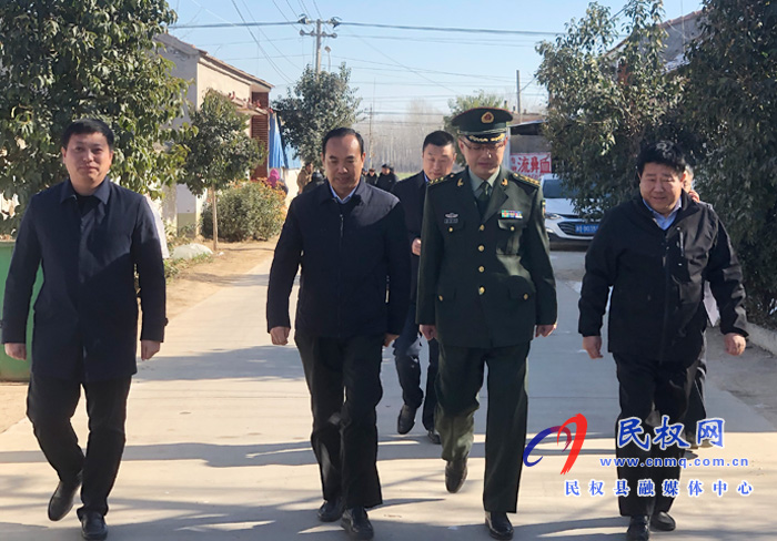 县领导走访慰问立功受奖军人家属 县领导走访慰问立功受奖军人家属