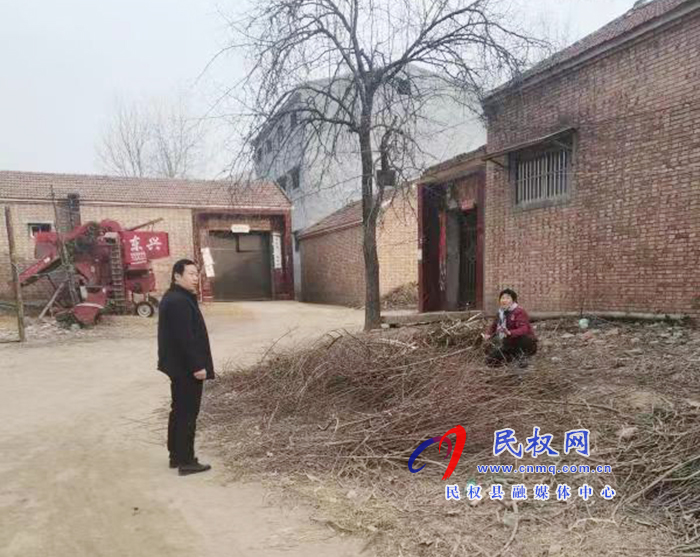 县委党史研究室开展“三五”基层工作日活动 县委党史研究室开展“三五”基层工作日活动