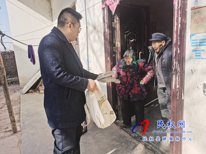 团县委寒冬送温暖浓帮扶情 团县委寒冬送温暖浓帮扶情